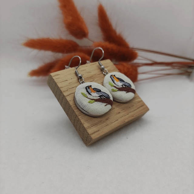 EB Bijoux brodé à motif "Rouge-gorge" par Petit Printemps