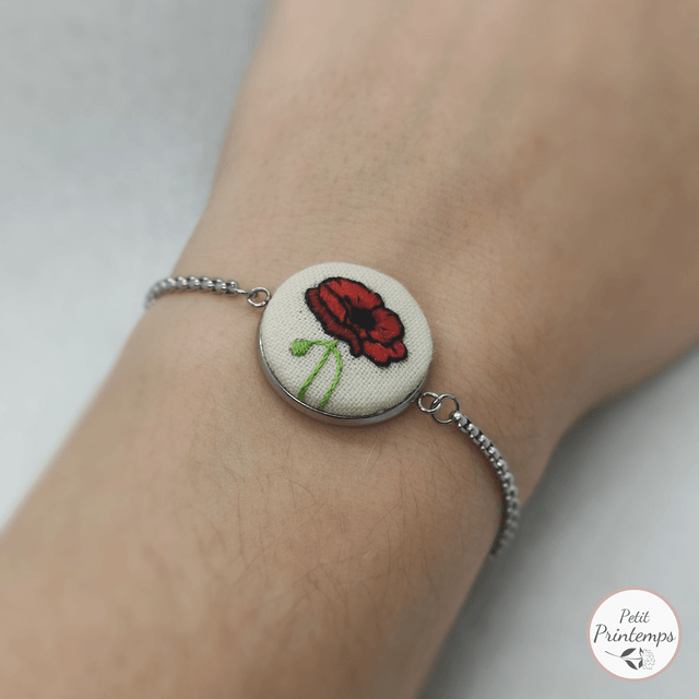 EB Bijoux brodé à motif "Coquelicot" par Petit Printemps