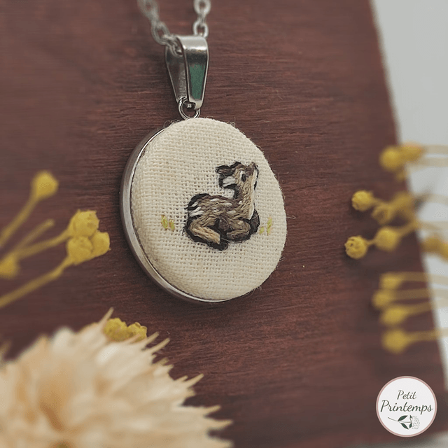 EB Bijoux brodé à motif "Faon"  par Petit Printemps