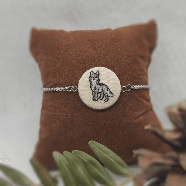 EB Bijoux brodé à motif &quot;Loup&quot; par Petit Printemps