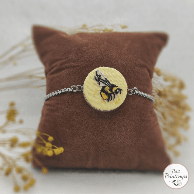 EB Bijoux brodé à motif &quot;Abeille&quot; par Petit Printemps